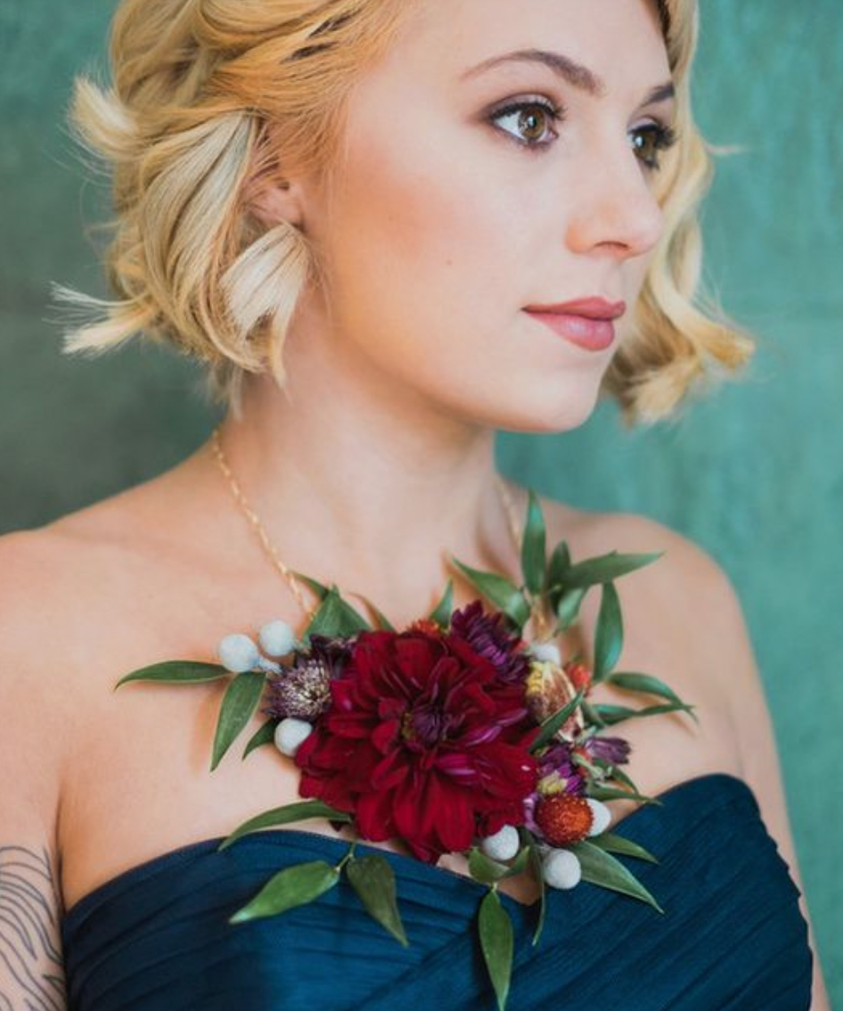 floral necklace